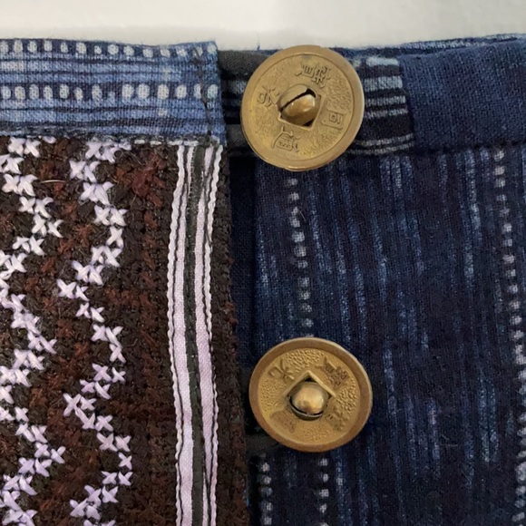 Stunning Skirt with Coin Buttons - Picture 3 of 8